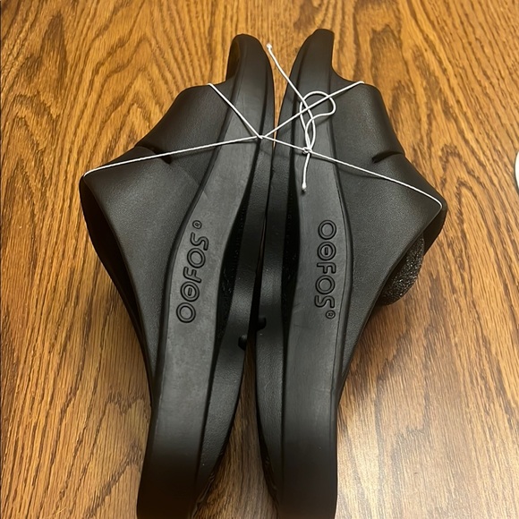 OOFOS Black Slide Sandals - Picture 5 of 6